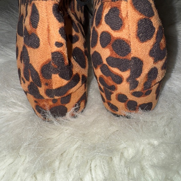 SHEIN Leopard Pointed Toe Small Heel Ankle Boots - Picture 6 of 12